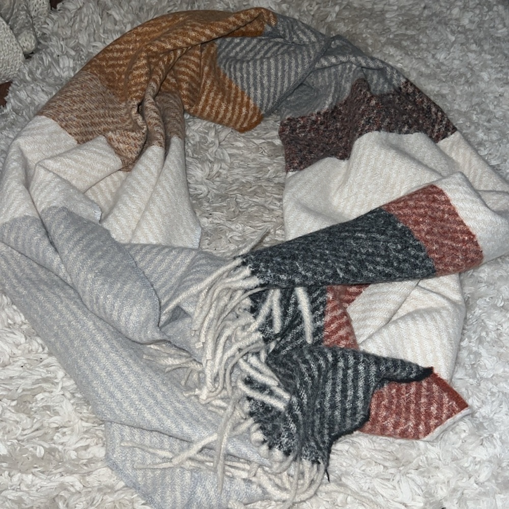 NWOT neutral color scarf